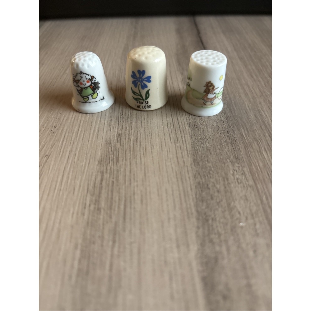 VTG Set of 3 Hallmark 1980 Porcelain Thimbles Joan Walsh Anglund Praise the Lord
